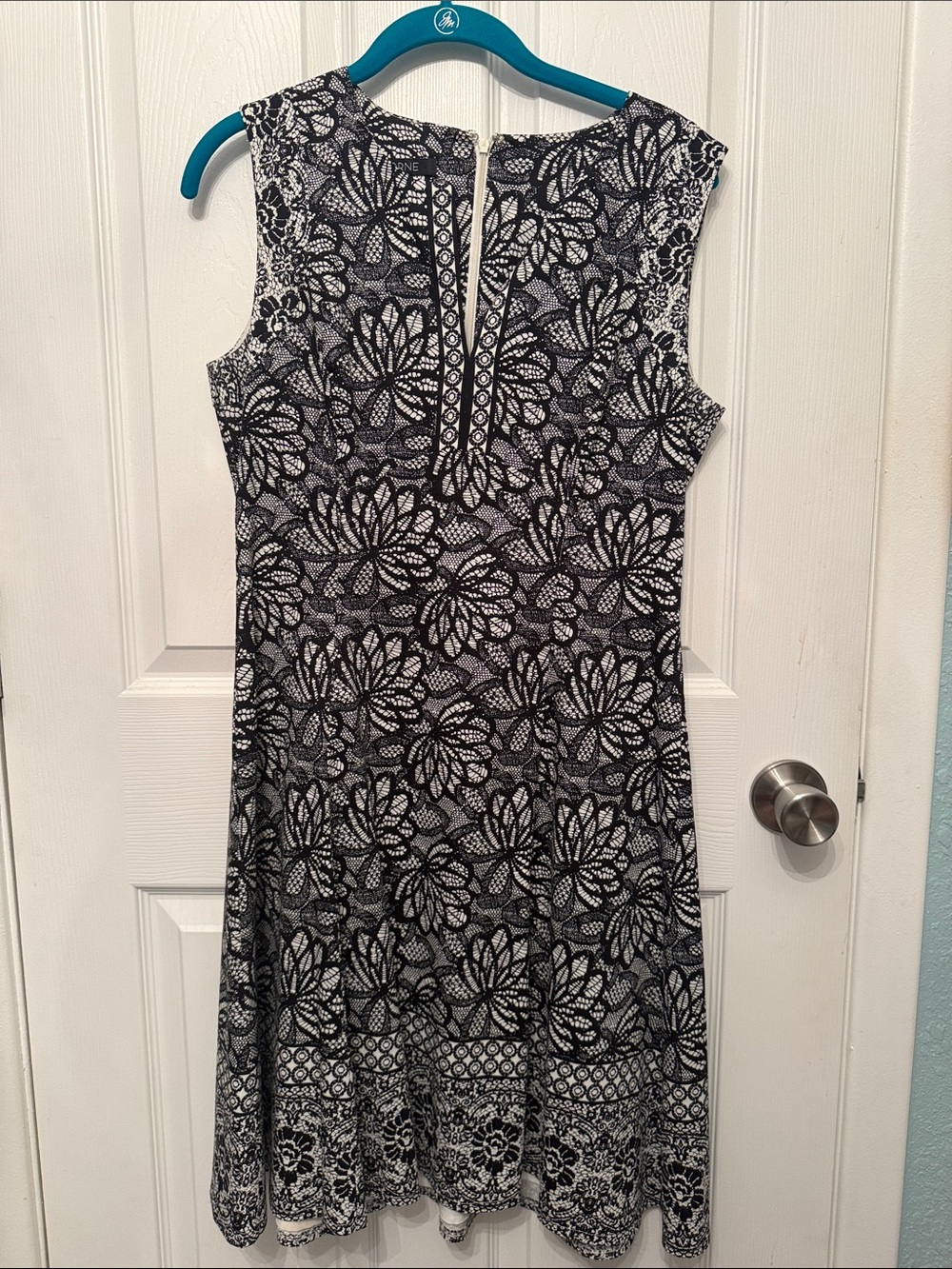 EUC Adorne Black and White Sleeveless Floral Fit-and-Flare Midi Dress Size 8